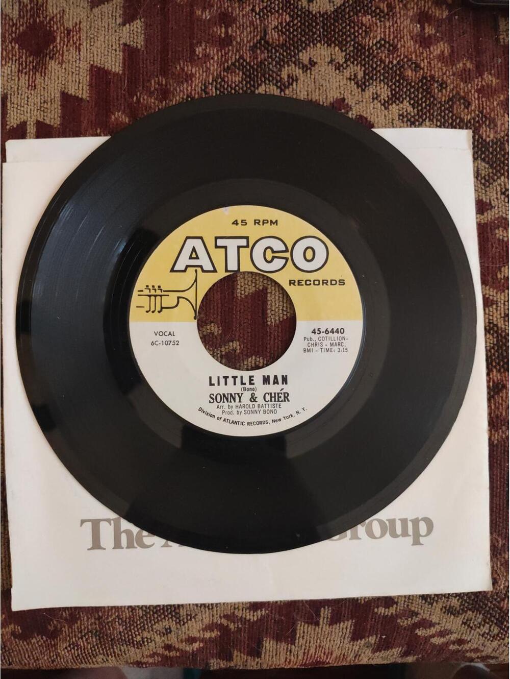 Vintage Sonny & Cher vinyl 45 - little man / Monday NM